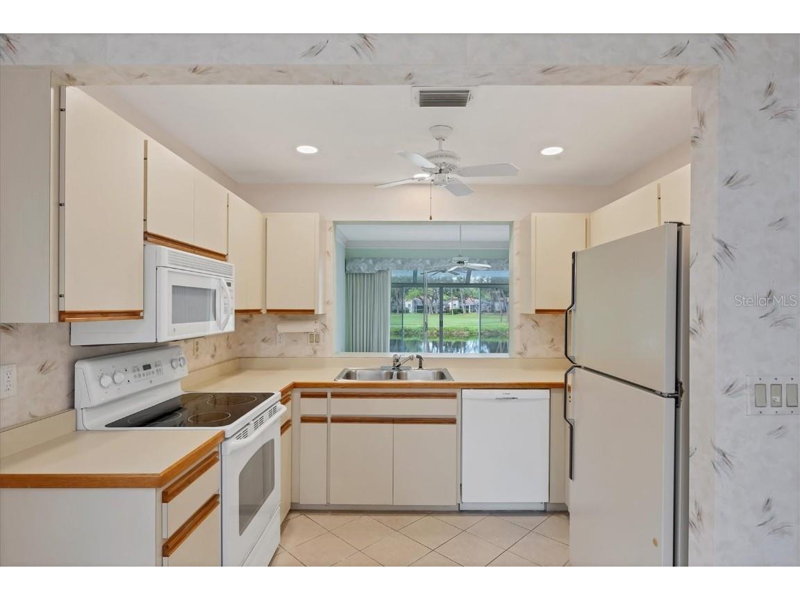 5662 Long Common Circle #8 Sarasota FL 34235 A4658008 image20