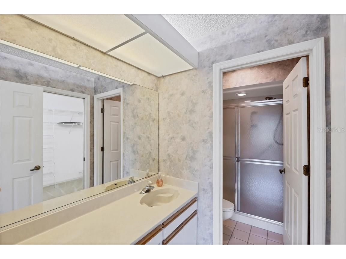 5662 Long Common Circle #8 Sarasota FL 34235 A4658008 image29