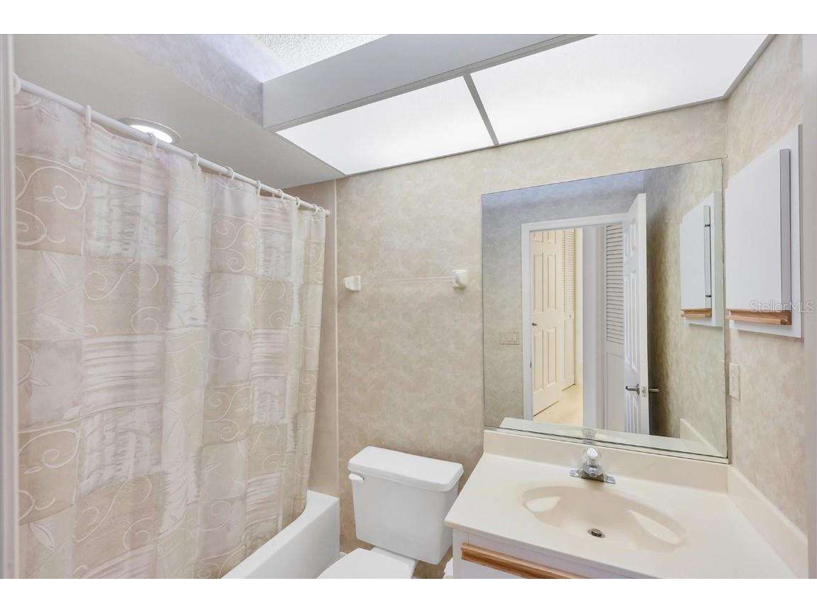 5662 Long Common Circle #8 Sarasota FL 34235 A4658008 image33