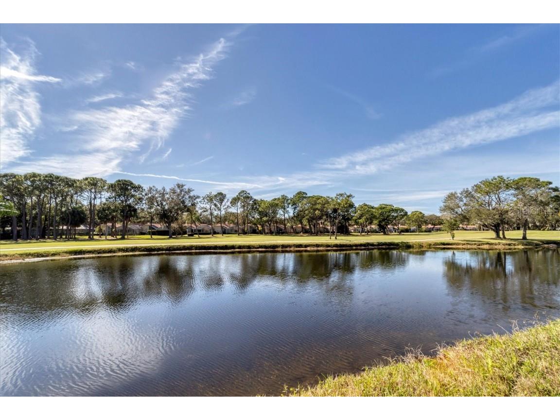 5662 Long Common Circle #8 Sarasota FL 34235 A4658008 image40