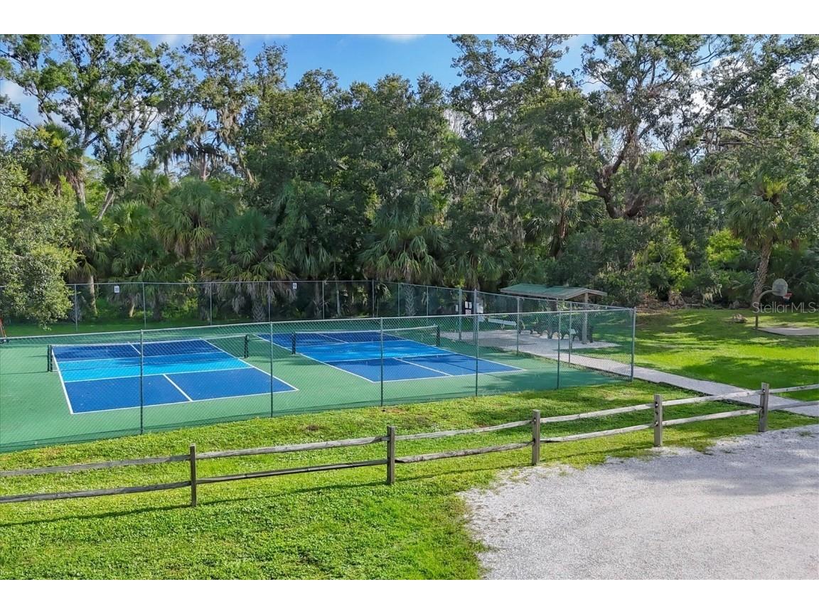 5662 Long Common Circle #8 Sarasota FL 34235 A4658008 image83