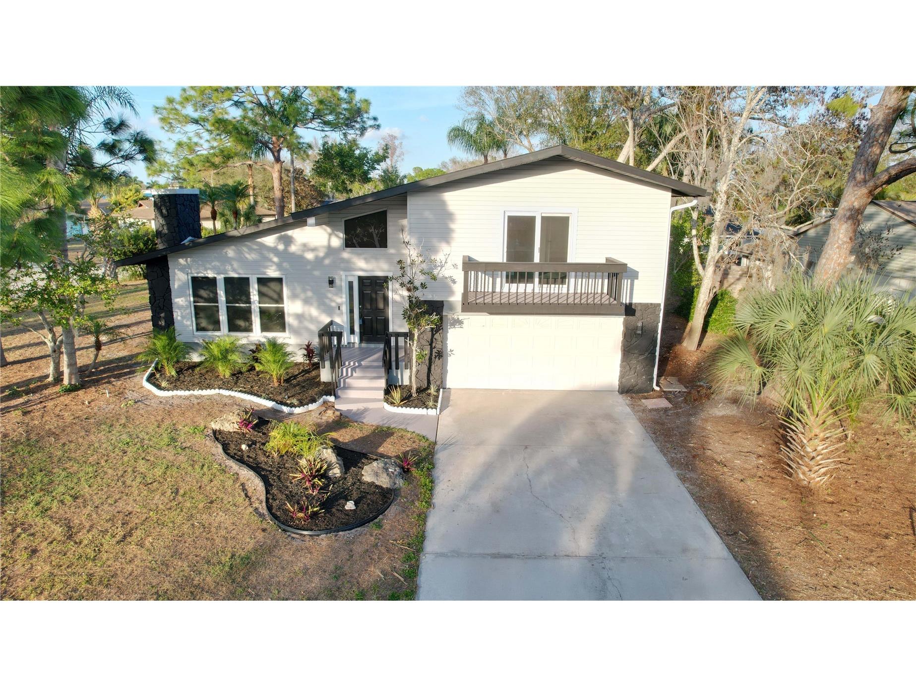 5667 Creekwood Drive Sarasota FL 34233 A4683396 image1