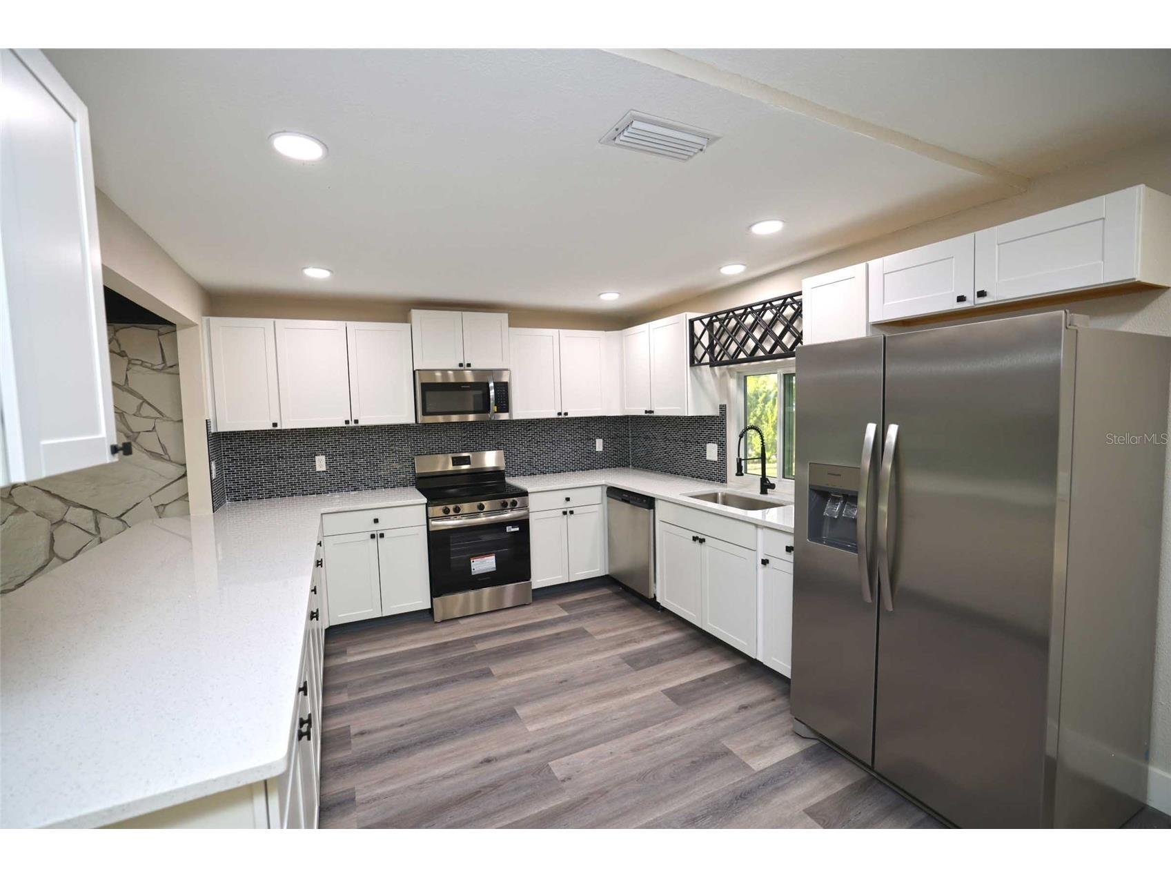 5667 Creekwood Drive Sarasota FL 34233 A4683396 image3