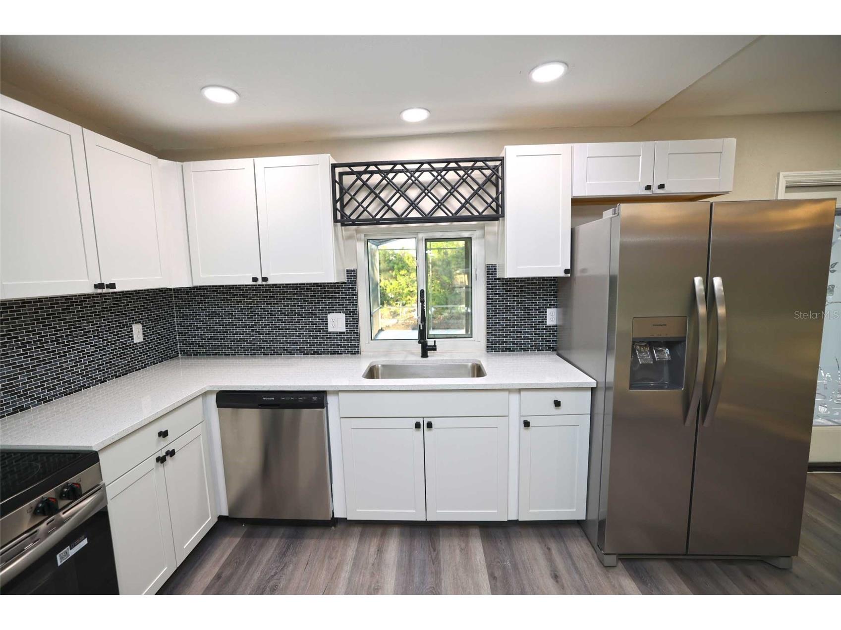5667 Creekwood Drive Sarasota FL 34233 A4683396 image4