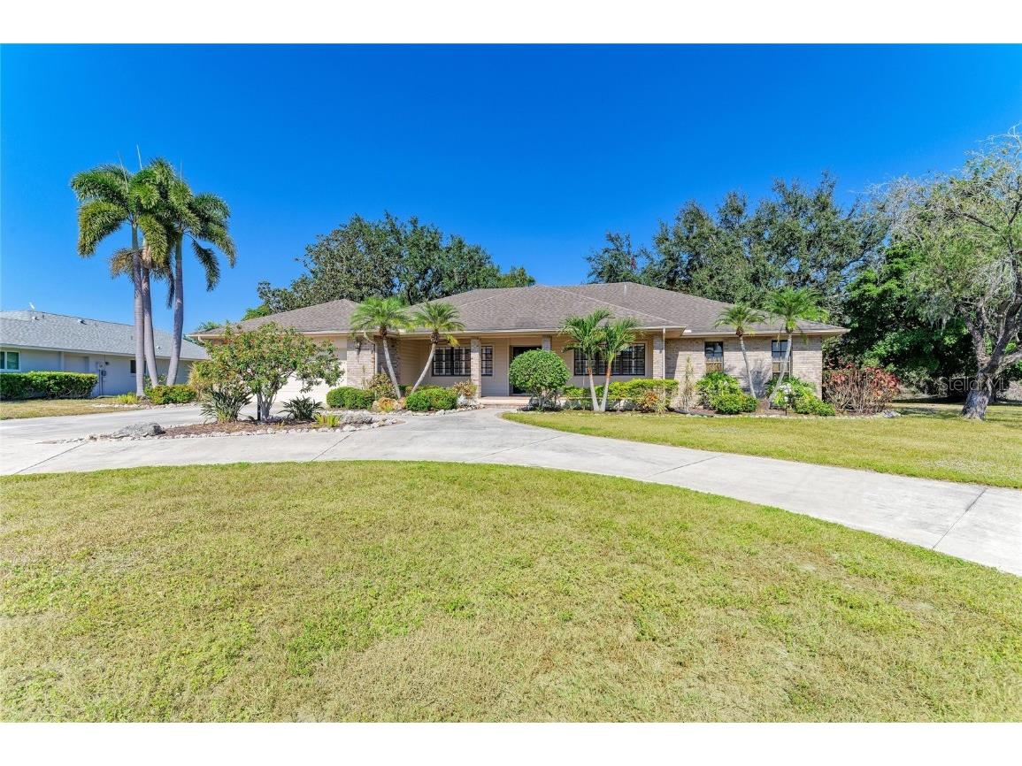 5668 Country Lakes Drive Sarasota FL 34243 A4673090 image2