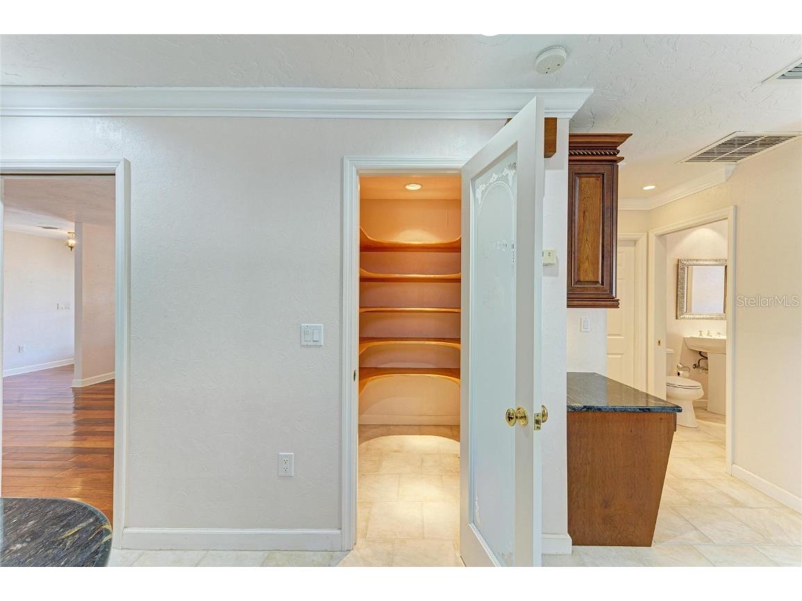 5668 Country Lakes Drive Sarasota FL 34243 A4673090 image27