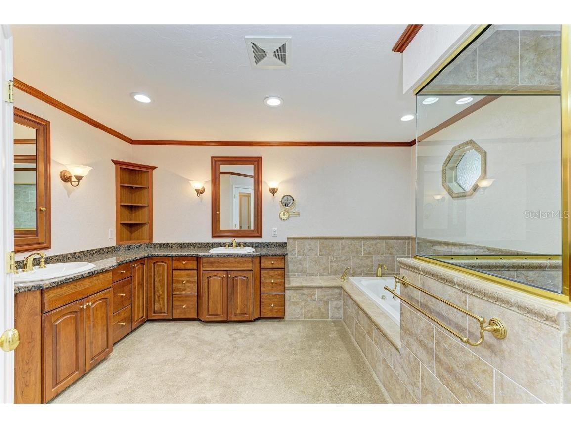 5668 Country Lakes Drive Sarasota FL 34243 A4673090 image37