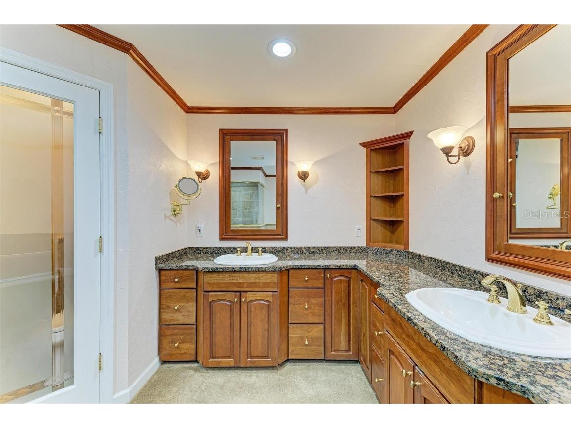 5668 Country Lakes Drive Sarasota FL 34243 A4673090 image38