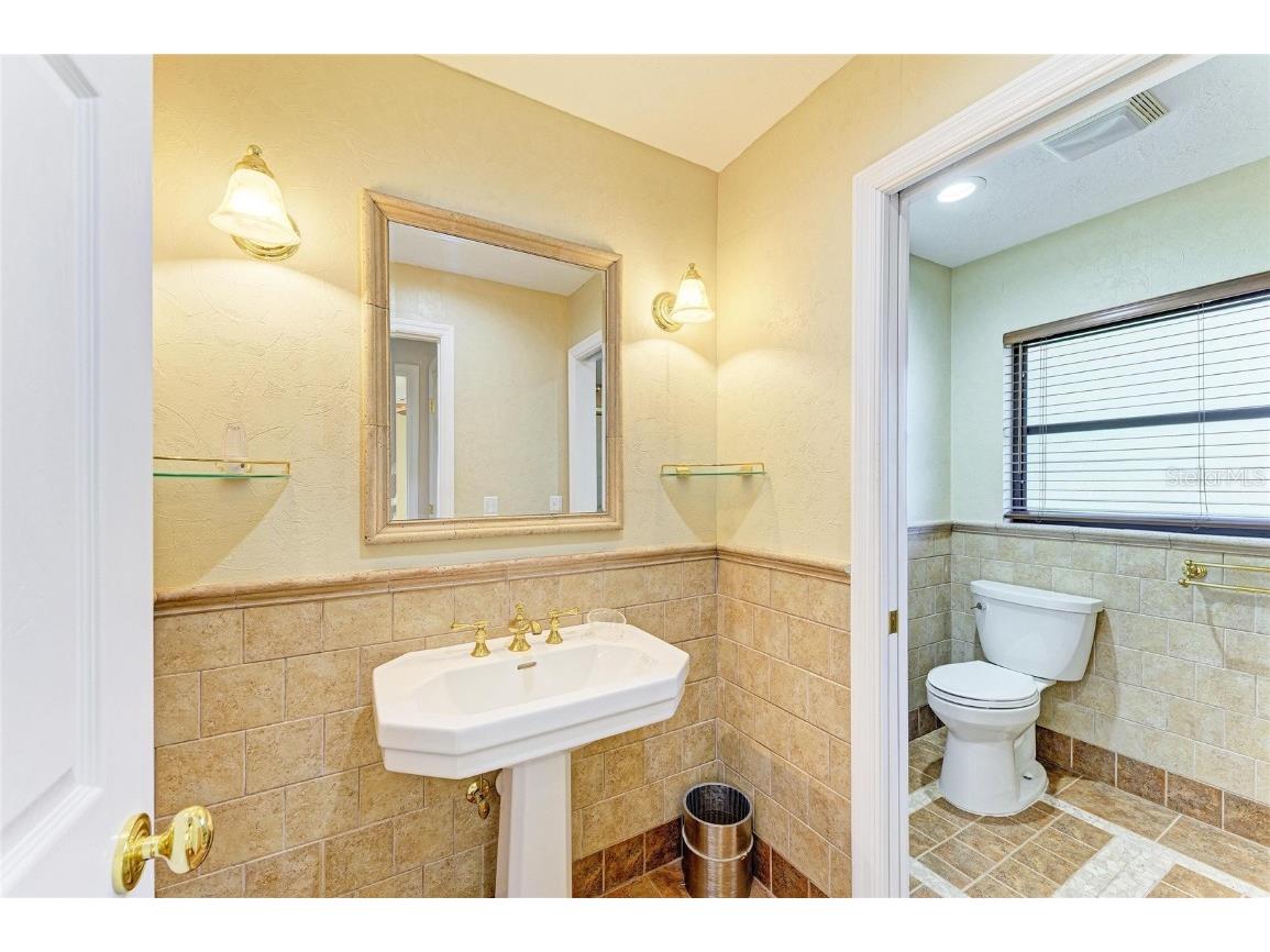 5668 Country Lakes Drive Sarasota FL 34243 A4673090 image44