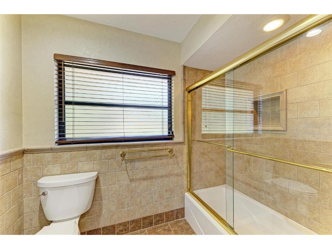 5668 Country Lakes Drive Sarasota FL 34243 A4673090 image45