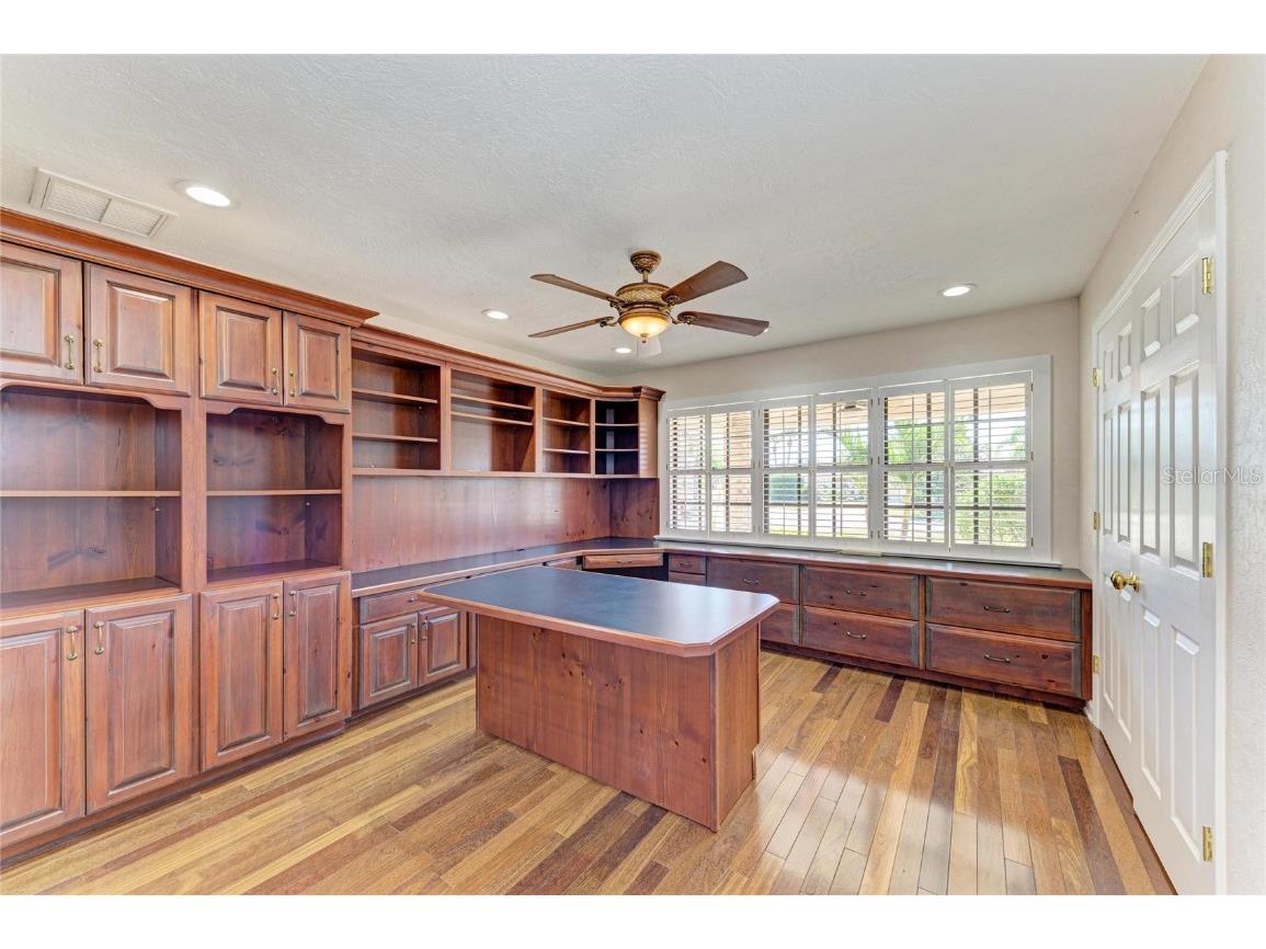 5668 Country Lakes Drive Sarasota FL 34243 A4673090 image46