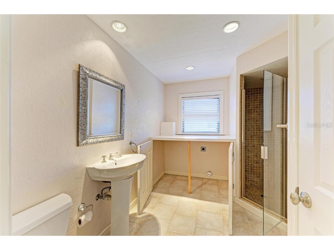 5668 Country Lakes Drive Sarasota FL 34243 A4673090 image50