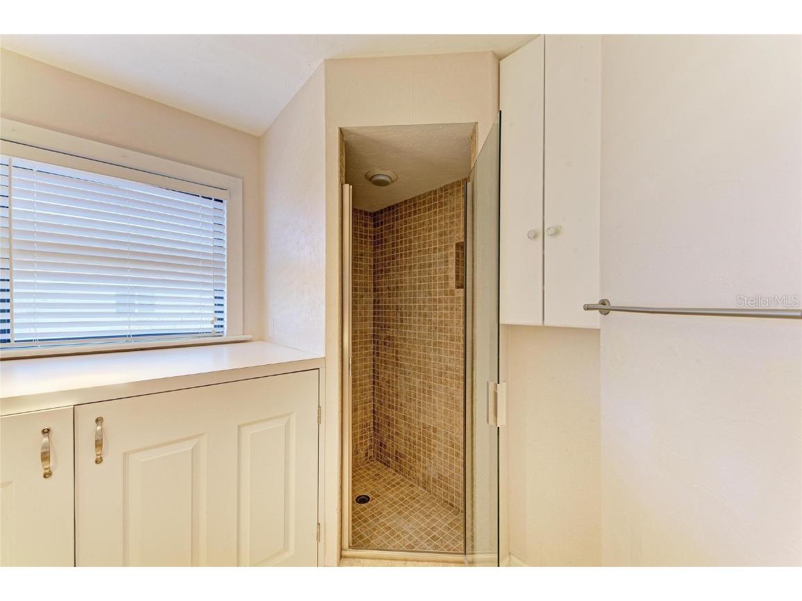 5668 Country Lakes Drive Sarasota FL 34243 A4673090 image51