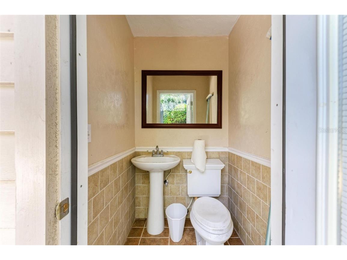 5668 Country Lakes Drive Sarasota FL 34243 A4673090 image52