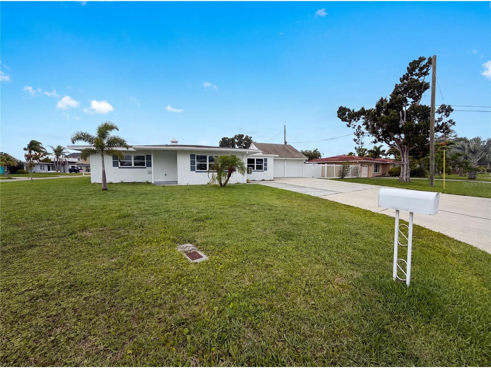 567 Baywood Drive N Dunedin FL 34698 O6414063 image1