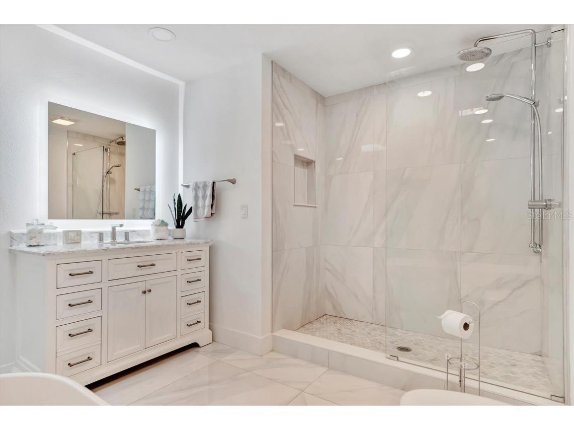 567 Venice Lane Sarasota FL 34242 A4670981 image24