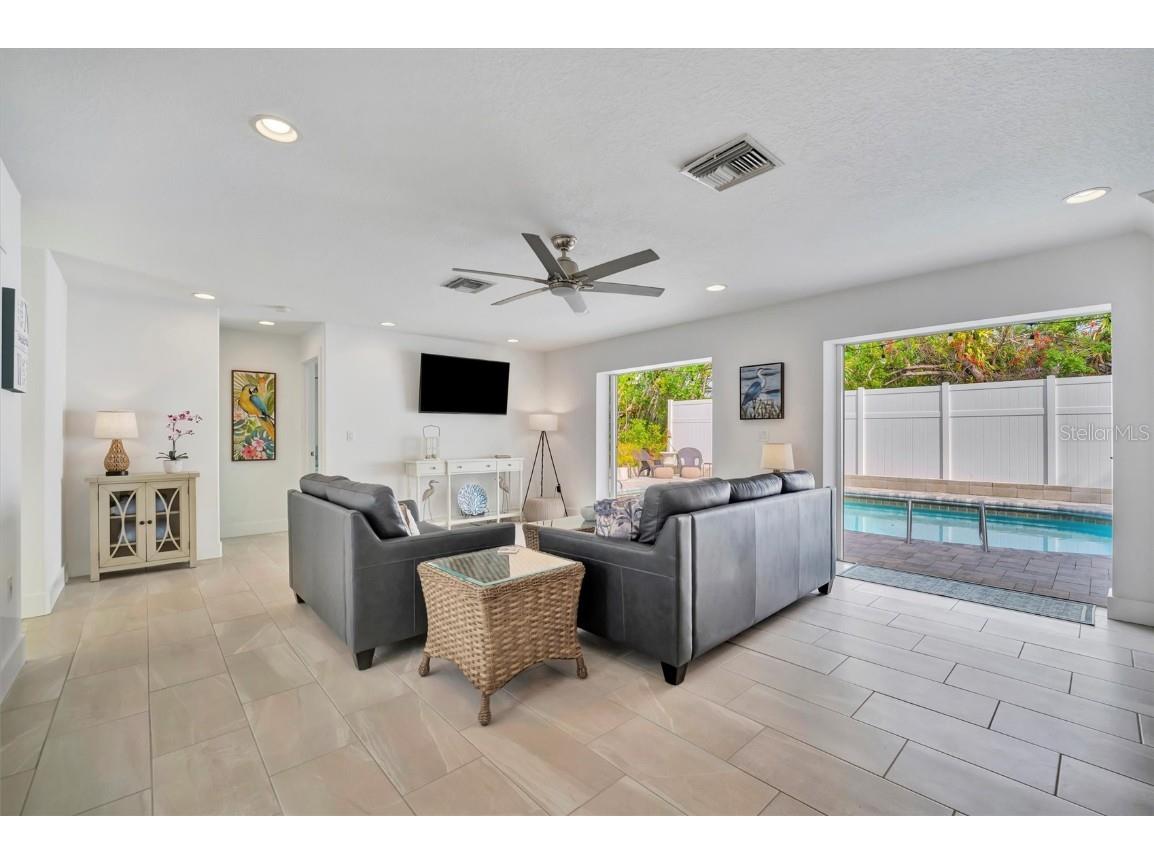 567 Venice Lane Sarasota FL 34242 A4670981 image8