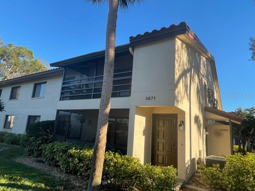 5671 Gardens Drive #202 Sarasota FL 34243 A4561217 image1