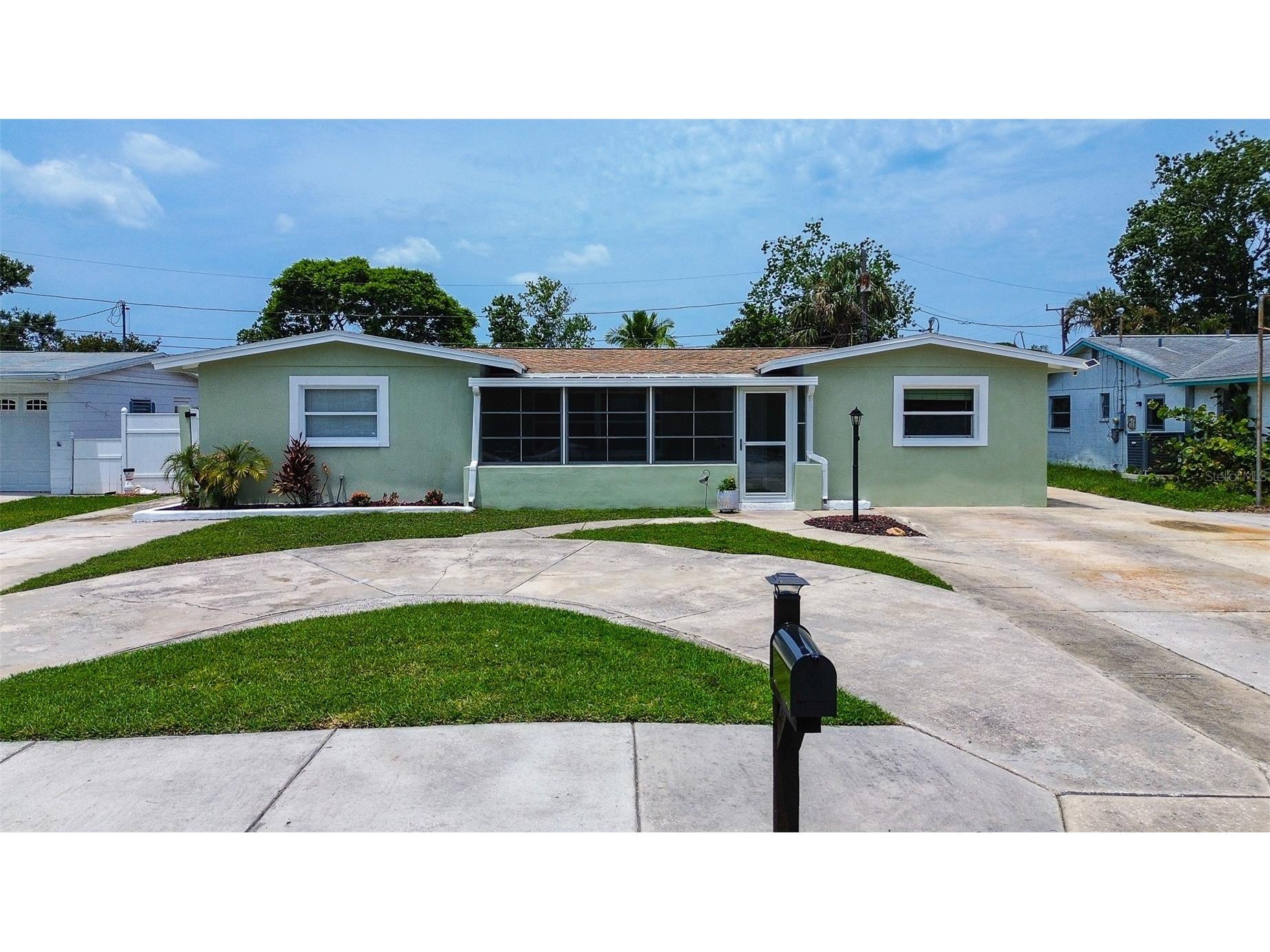 5672 62nd Way N Saint Petersburg FL 33709 TB8389774 image1