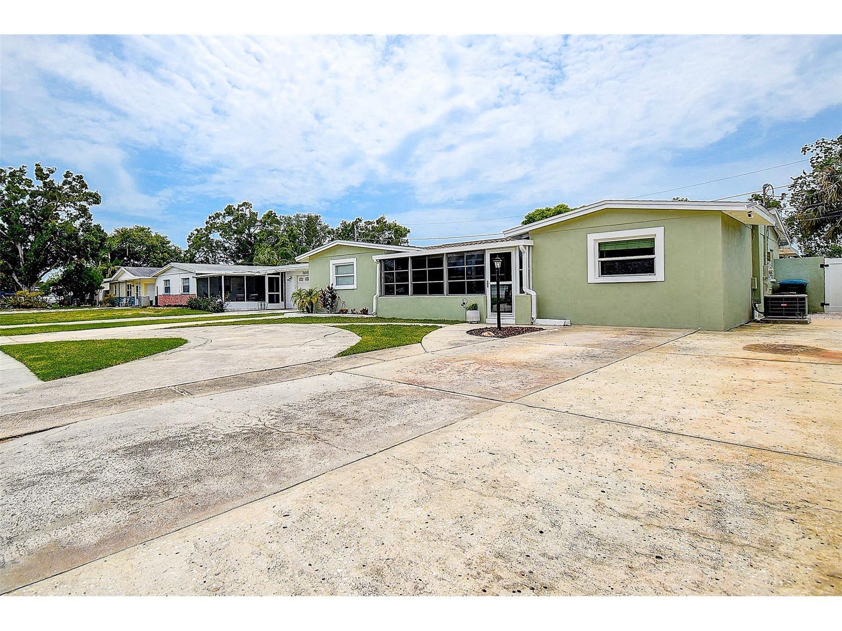 5672 62nd Way N Saint Petersburg FL 33709 TB8389774 image34