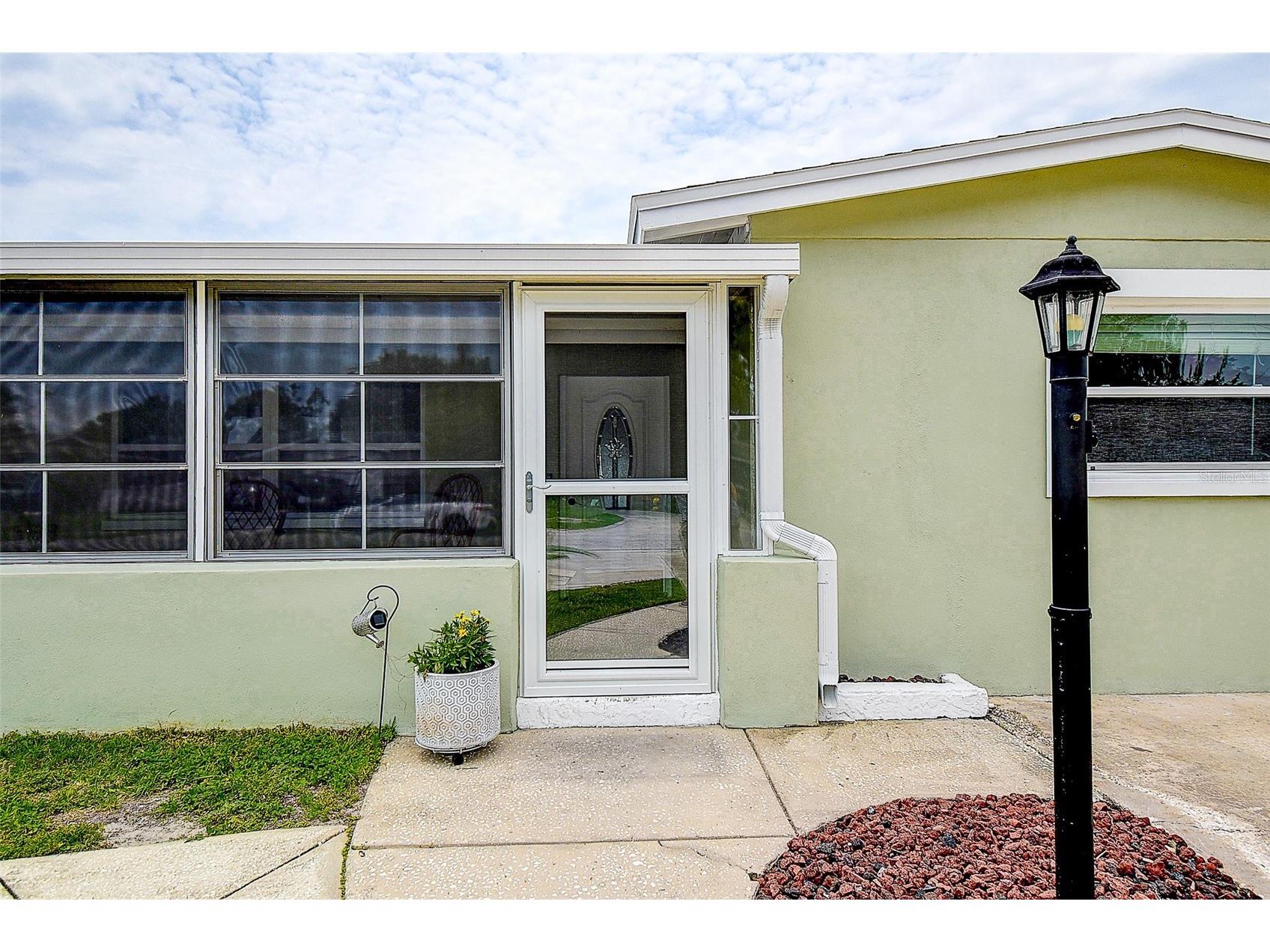 5672 62nd Way N Saint Petersburg FL 33709 TB8389774 image35