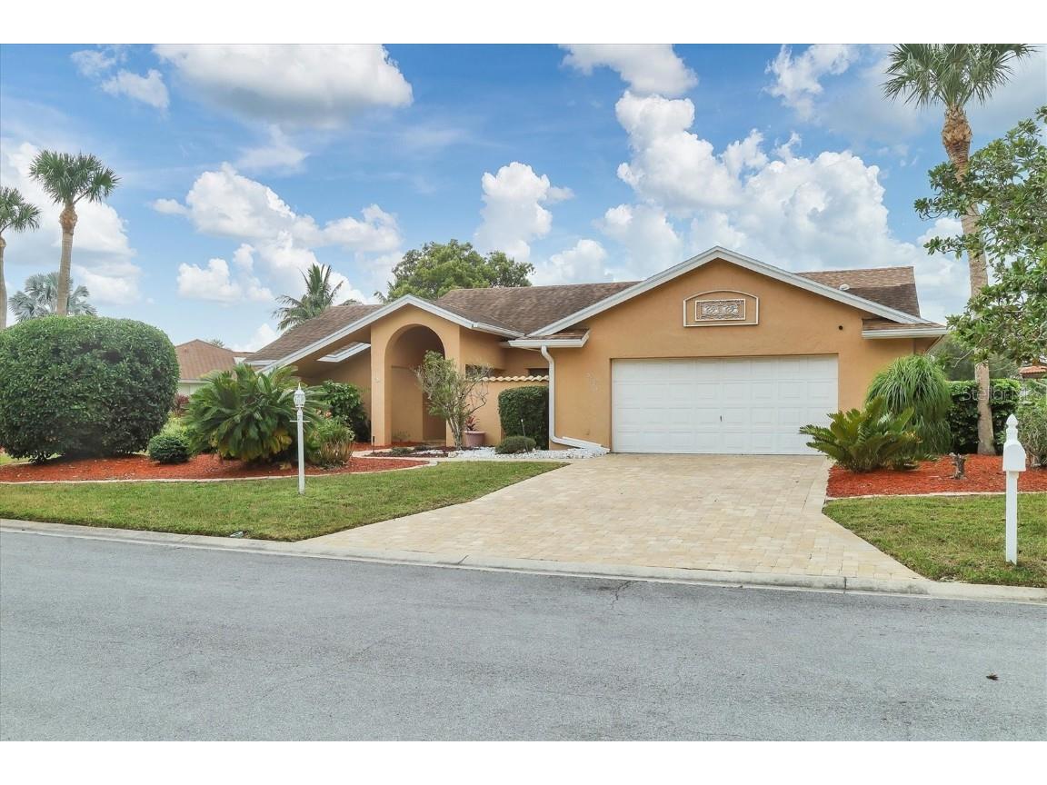 5673 Country Lakes Drive Sarasota FL 34243 A4592704 image1