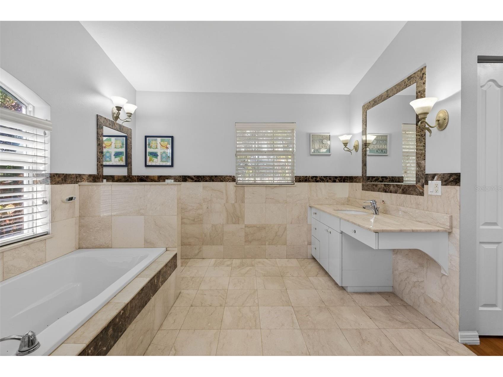 5676 Beneva Woods Circle Sarasota FL 34233 A4676417 image27