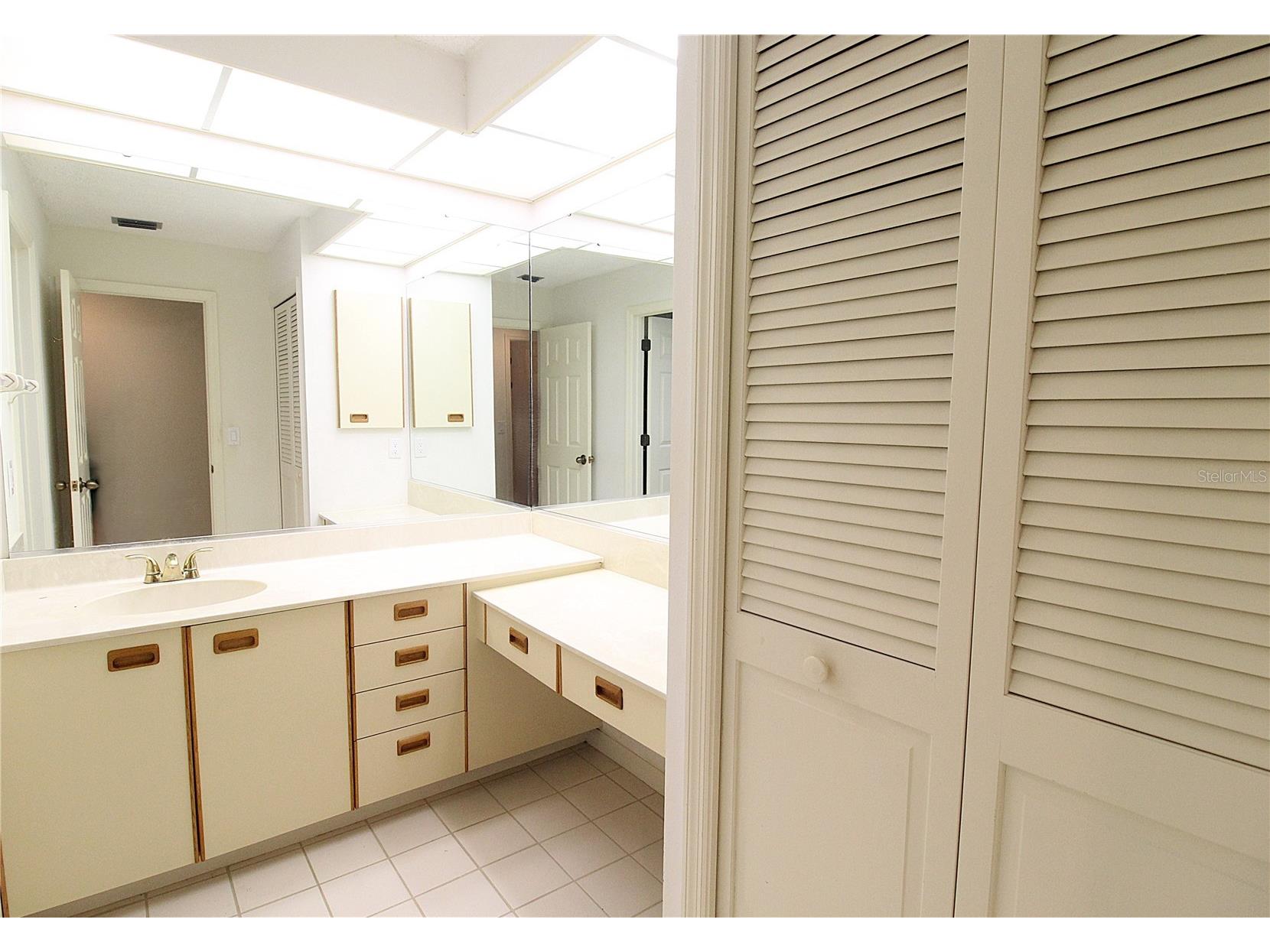 5677 Pipers Waite #41 Sarasota FL 34235 A4692798 image16