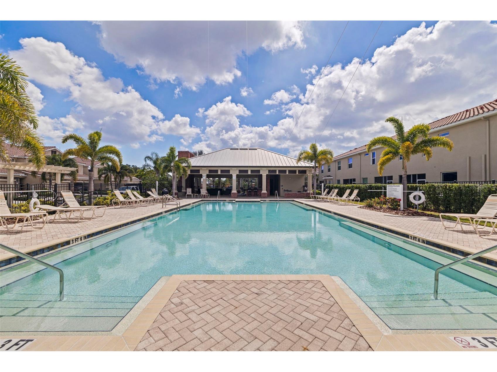 568 53rd Avenue N Saint Petersburg FL 33703 TB8507177 image2