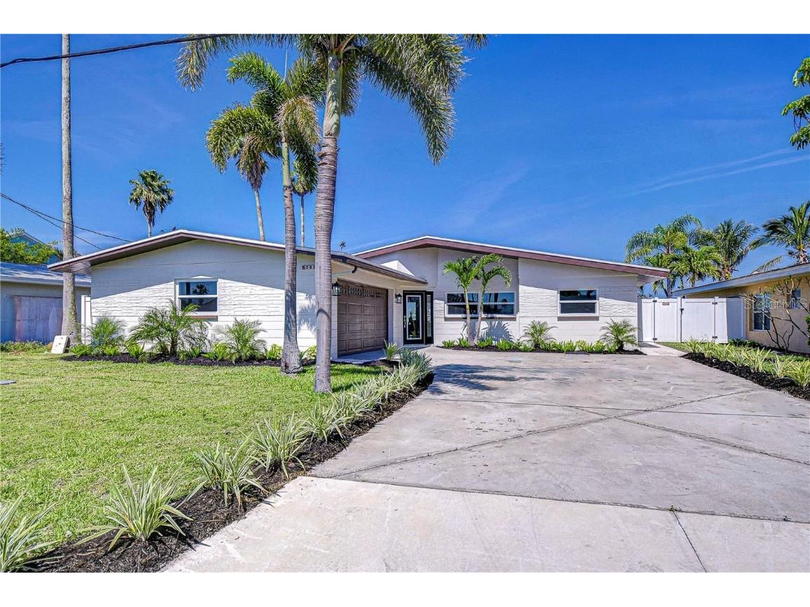 568 Crystal Drive Madeira Beach FL 33708 - INTRACOASTAL TB8377276 image1