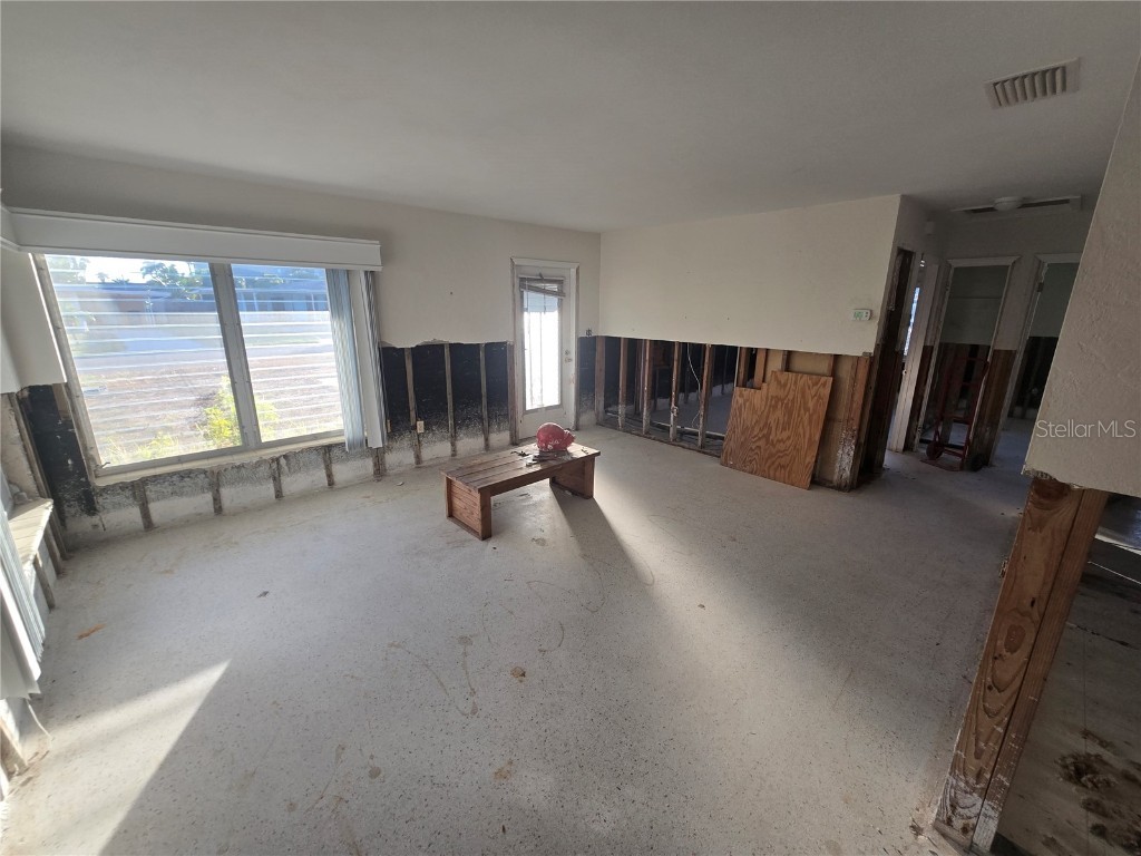 568 Trade Winds Drive Dunedin FL 34698 TB8457434 image2