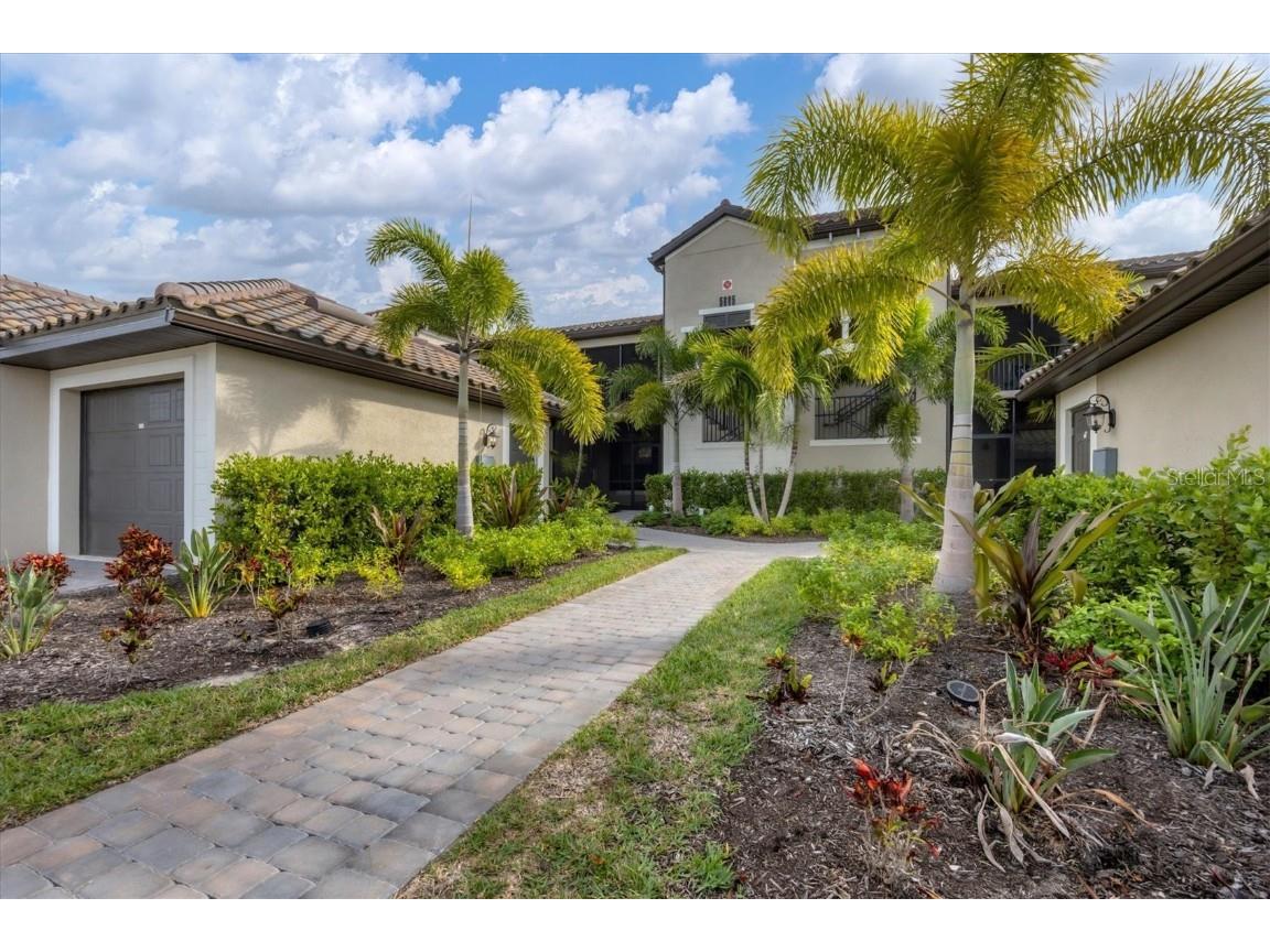 5685 Palmer Circle #201 Bradenton FL 34211 A4594100 image1