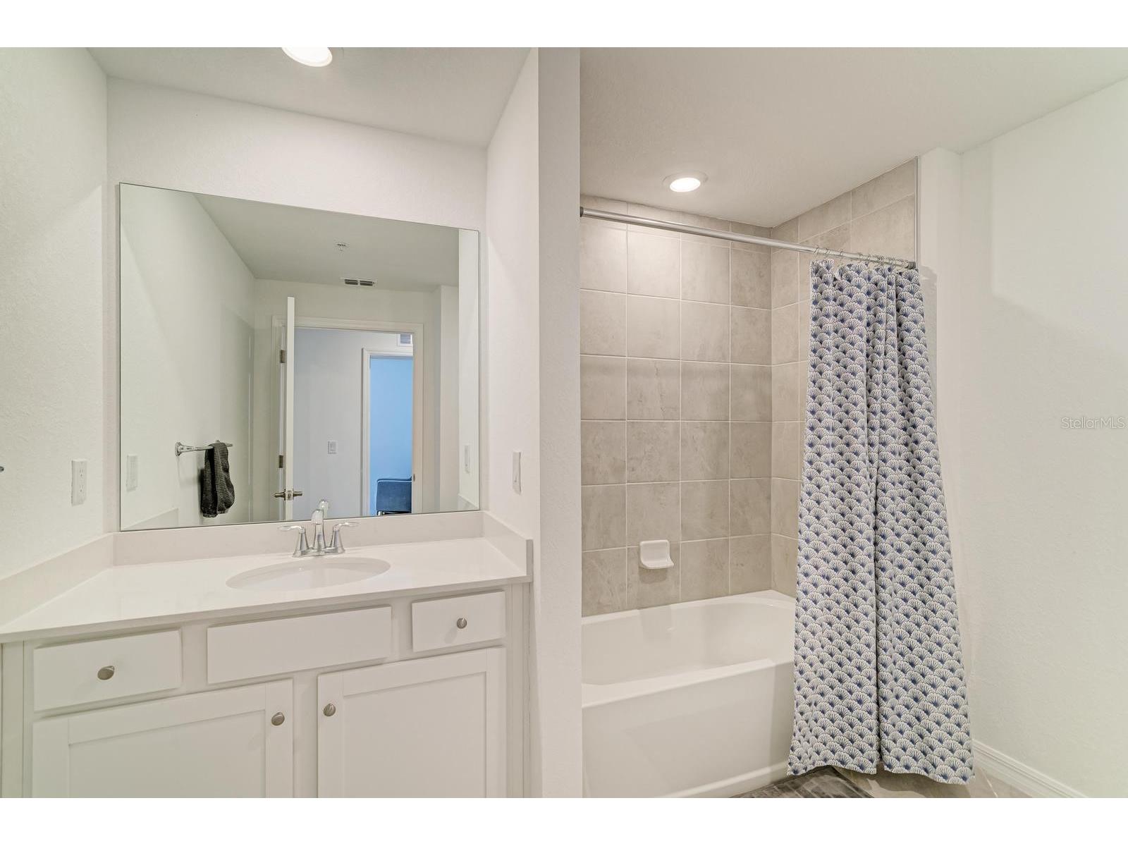 5687 N Honore Avenue #411 Sarasota FL 34243 A4693293 image16