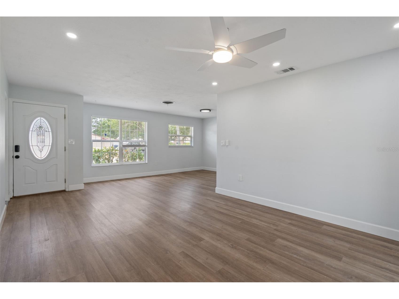 5690 6th Street S Saint Petersburg FL 33705 TB8506290 image5