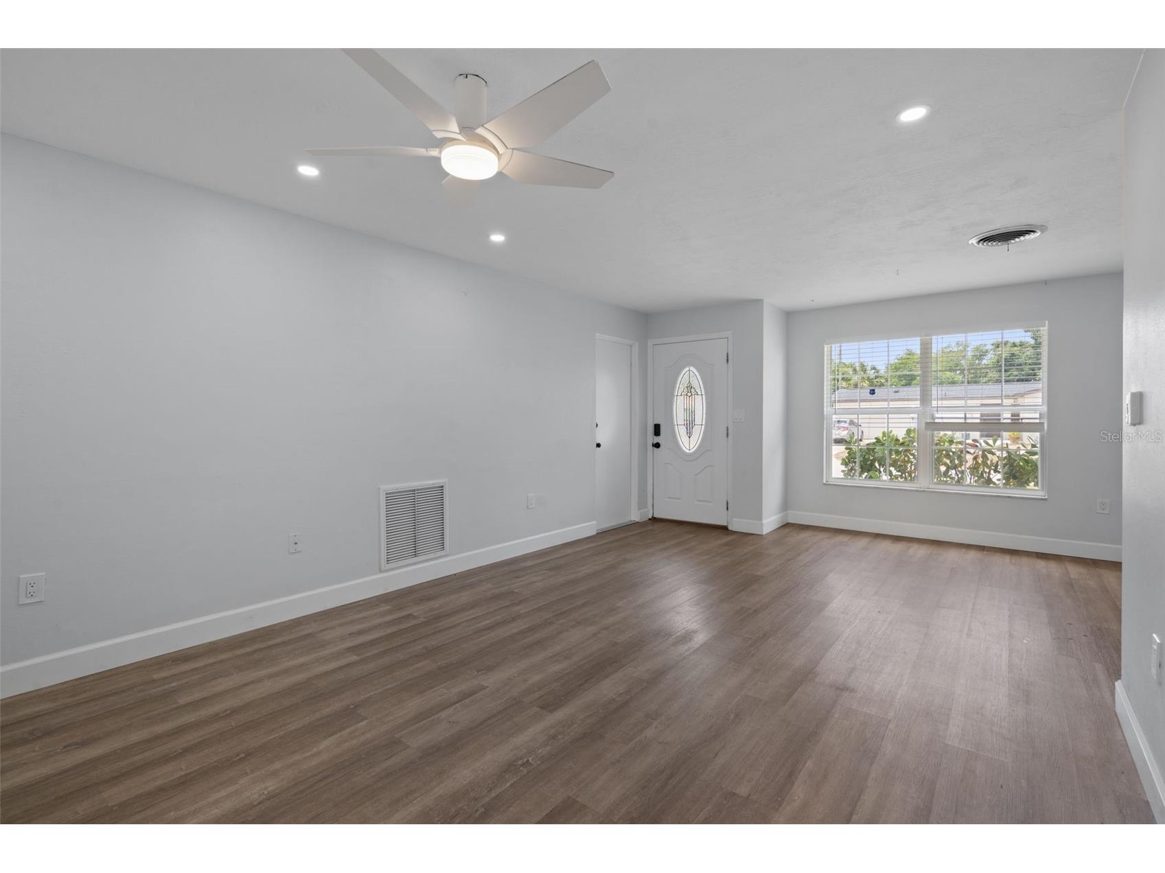 5690 6th Street S Saint Petersburg FL 33705 TB8506290 image7
