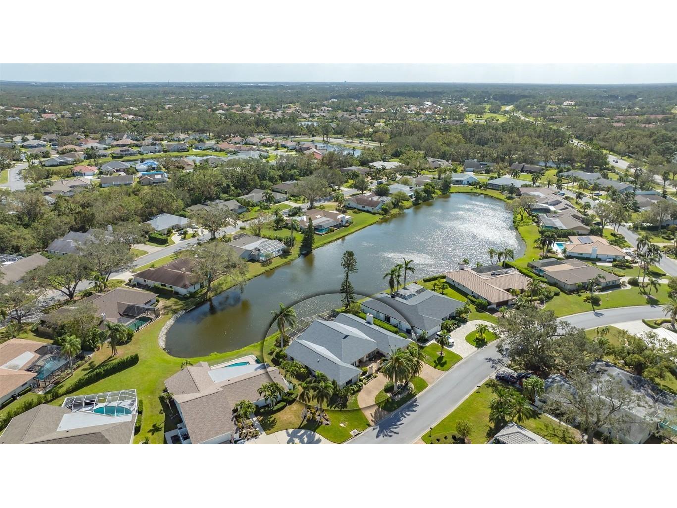 5692 Country Lakes Drive Sarasota FL 34243 A4669879 image1