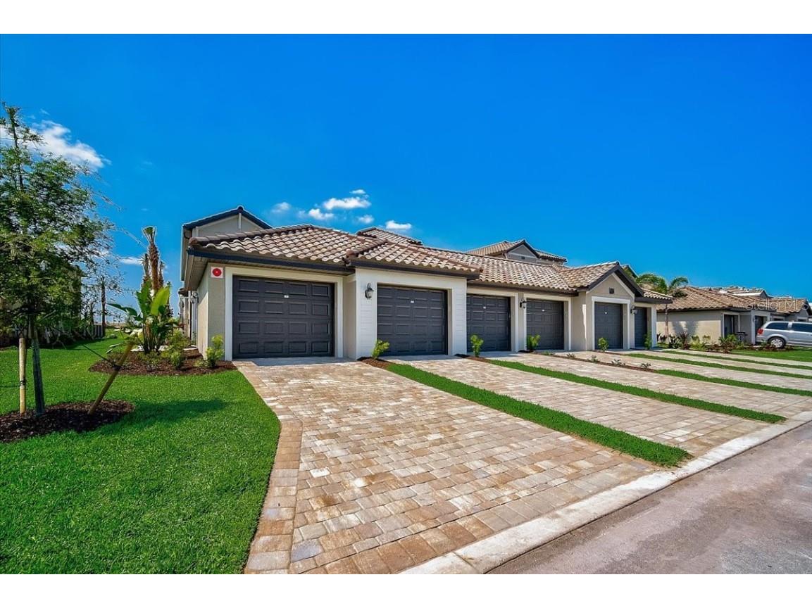 5694 Palmer Circle #101 Bradenton FL 34211 A4579714 image1