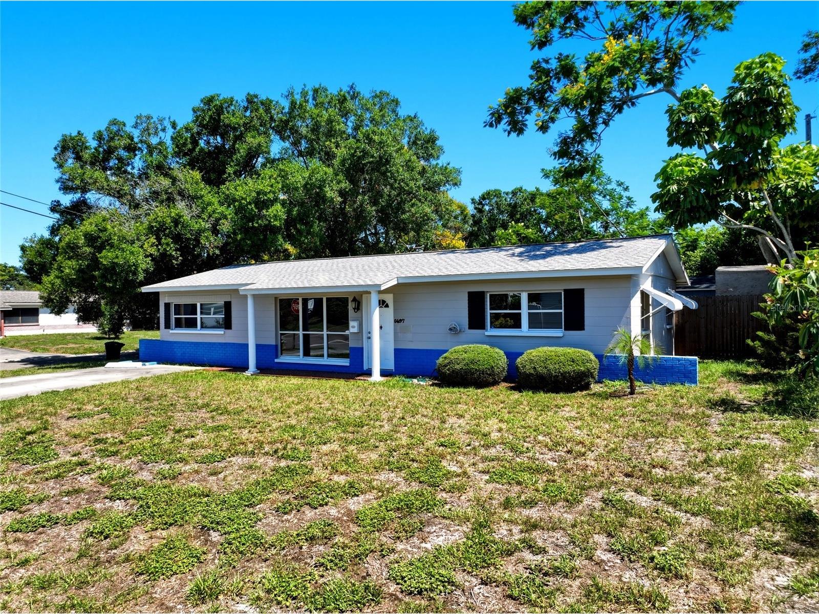 5697 33rd Avenue N Saint Petersburg FL 33710 TB8521057 image1