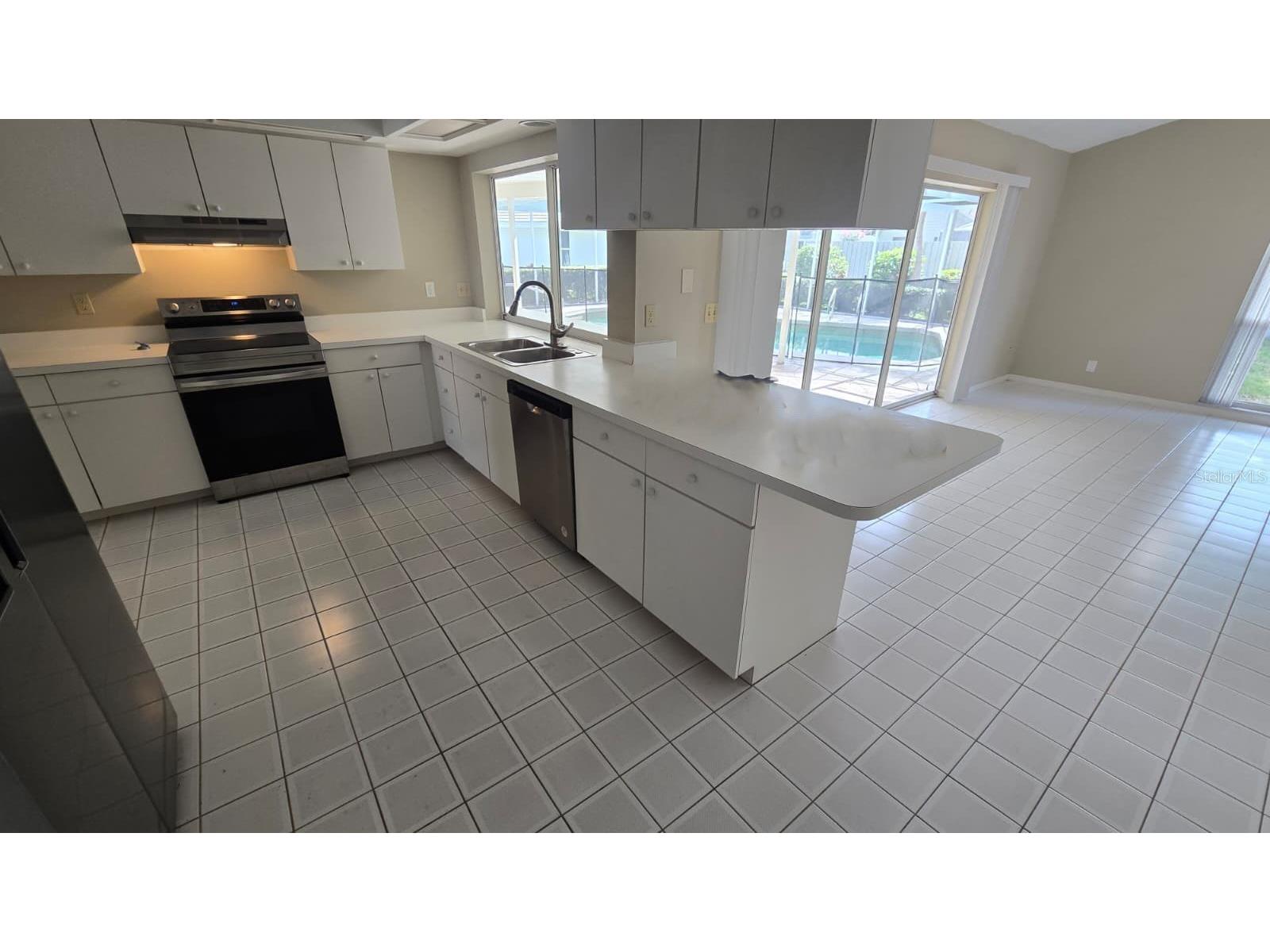 5697 Country Lakes Drive Sarasota FL 34243 TB8521913 image2
