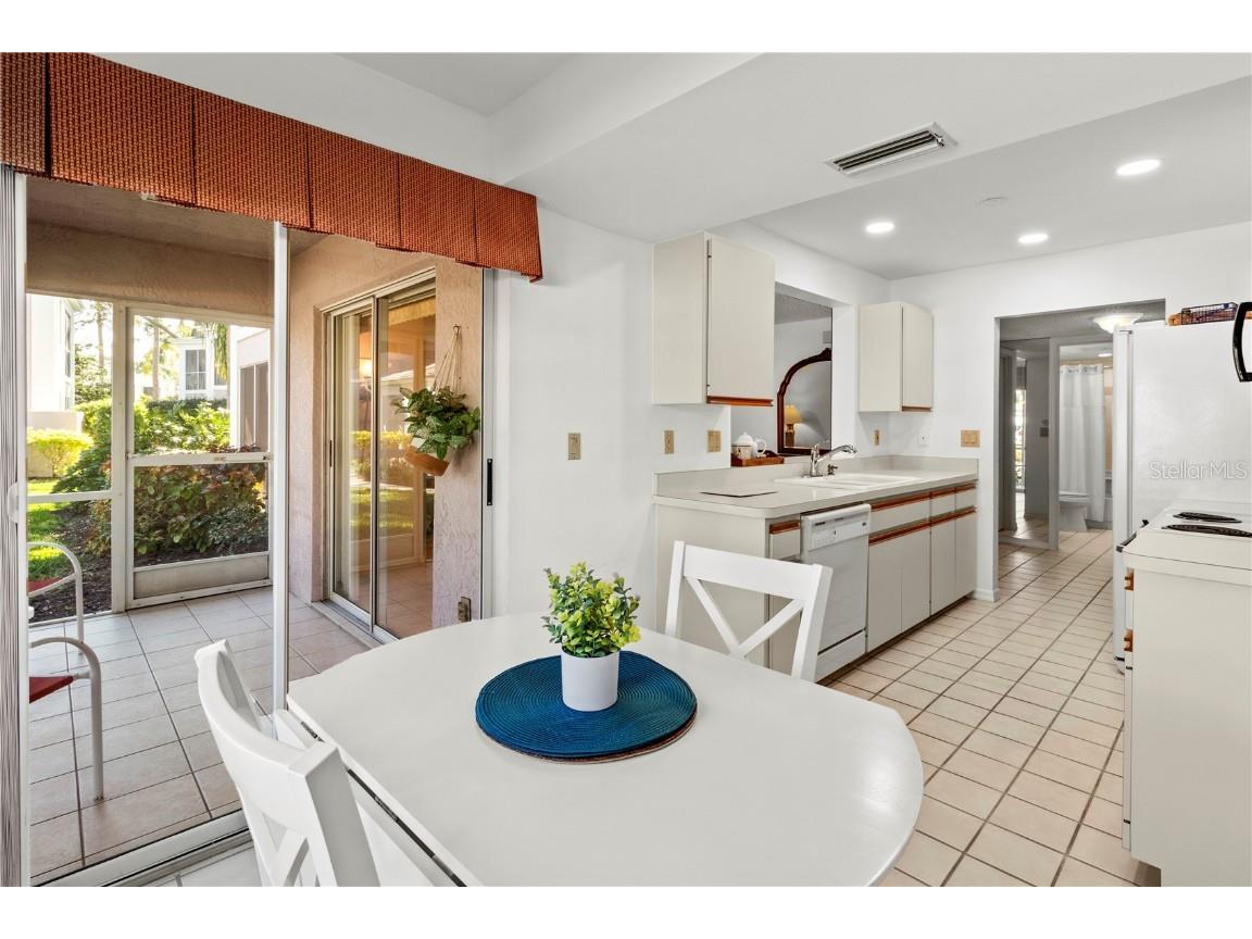 5697 Sheffield Greene Circle #51 Sarasota FL 34235 A4655037 image8