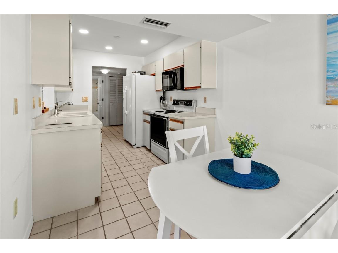 5697 Sheffield Greene Circle #51 Sarasota FL 34235 A4655037 image9