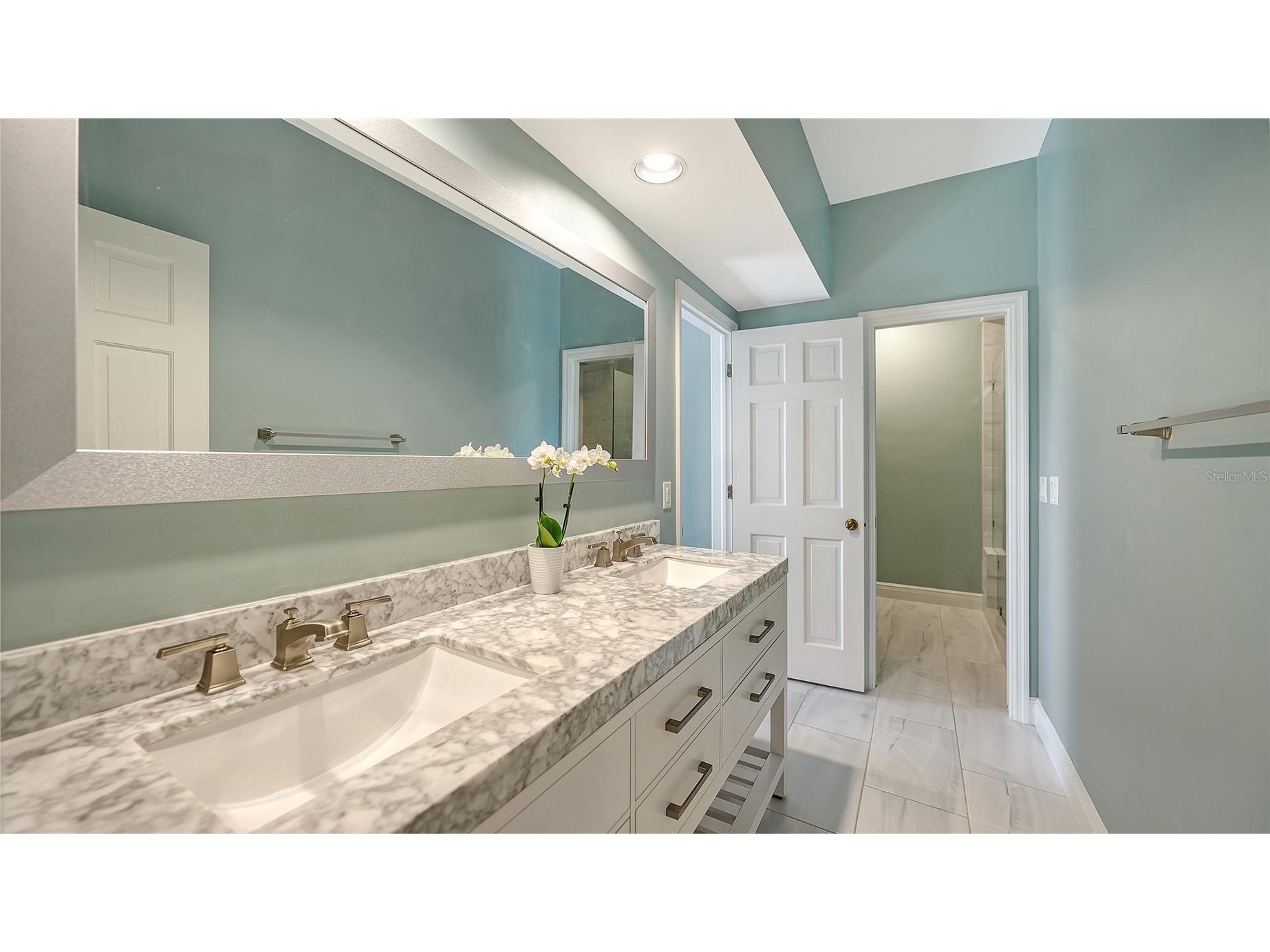 57 Bishops Court Road #121 Osprey FL 34229 A4680582 image33