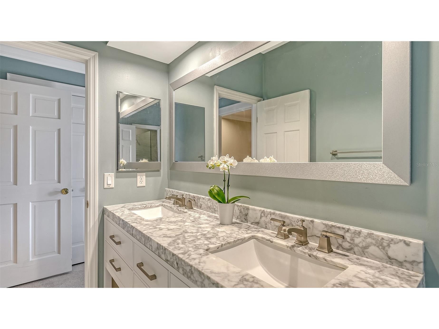57 Bishops Court Road #121 Osprey FL 34229 A4680582 image34