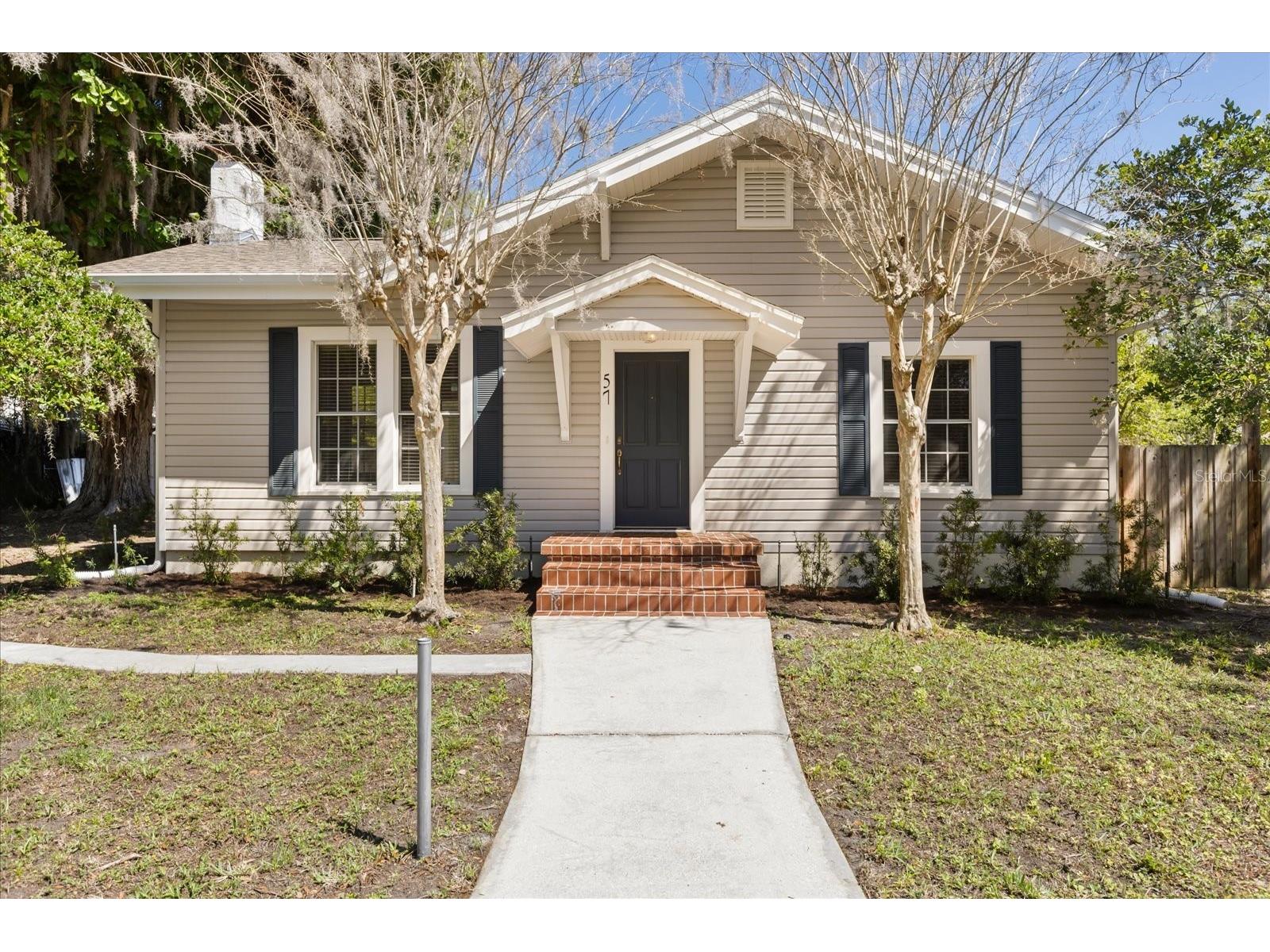 57 S Trowell Avenue Umatilla FL 32784 V4947993 image1