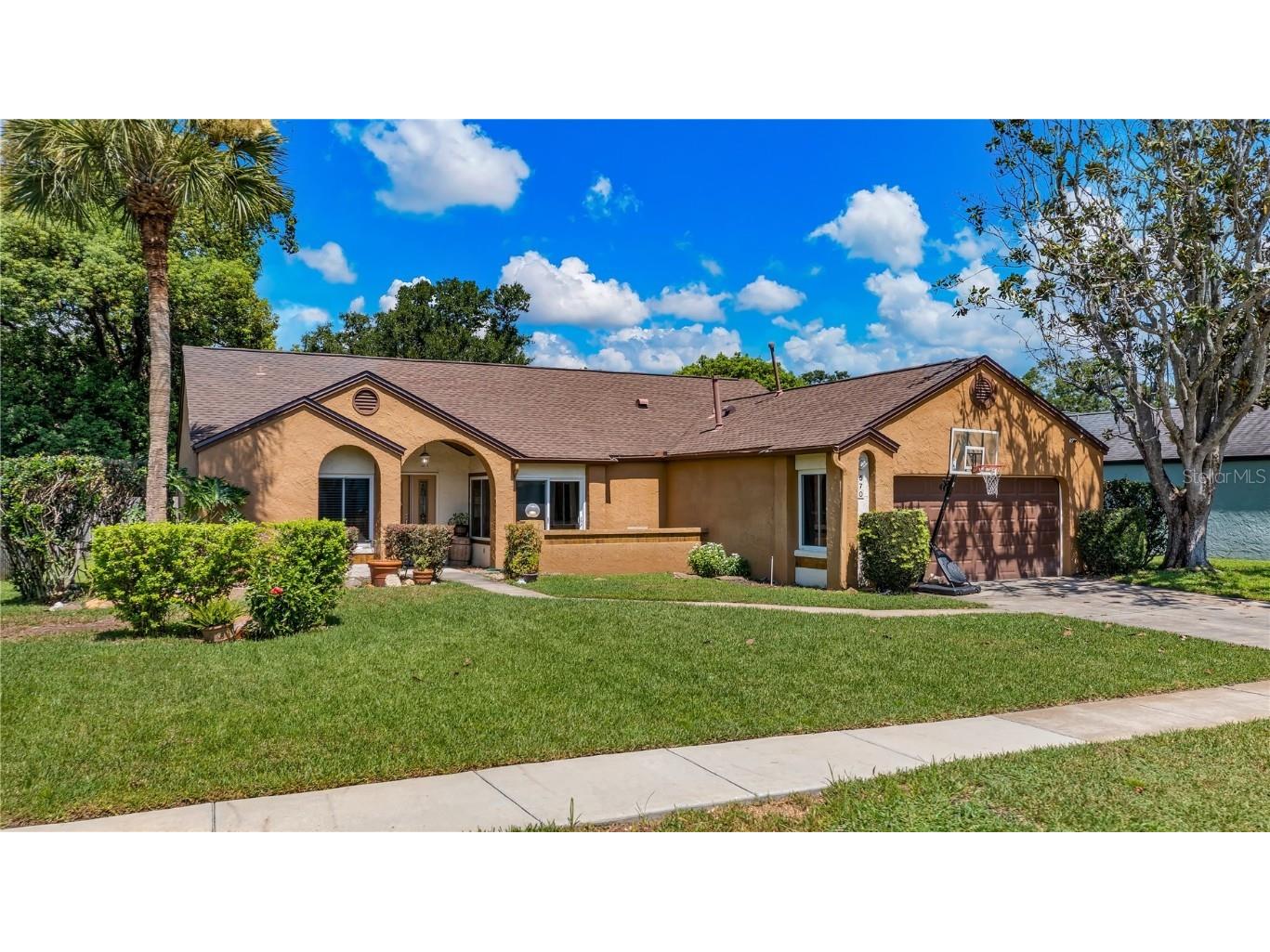570 Lakeshore Circle Lake Mary FL 32746 O6132891 image1