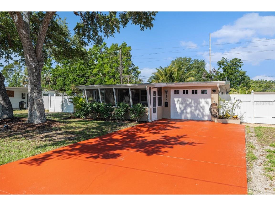 5700 Bay Street NE Saint Petersburg FL 33703 TB8371875 image1