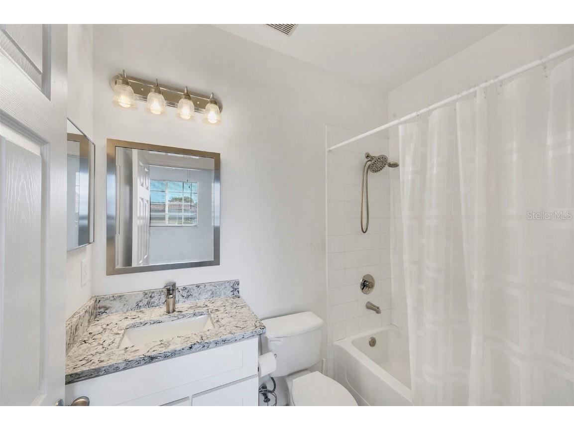 5700 Bentgrass Drive #16-211 Sarasota FL 34235 A4636488 image30