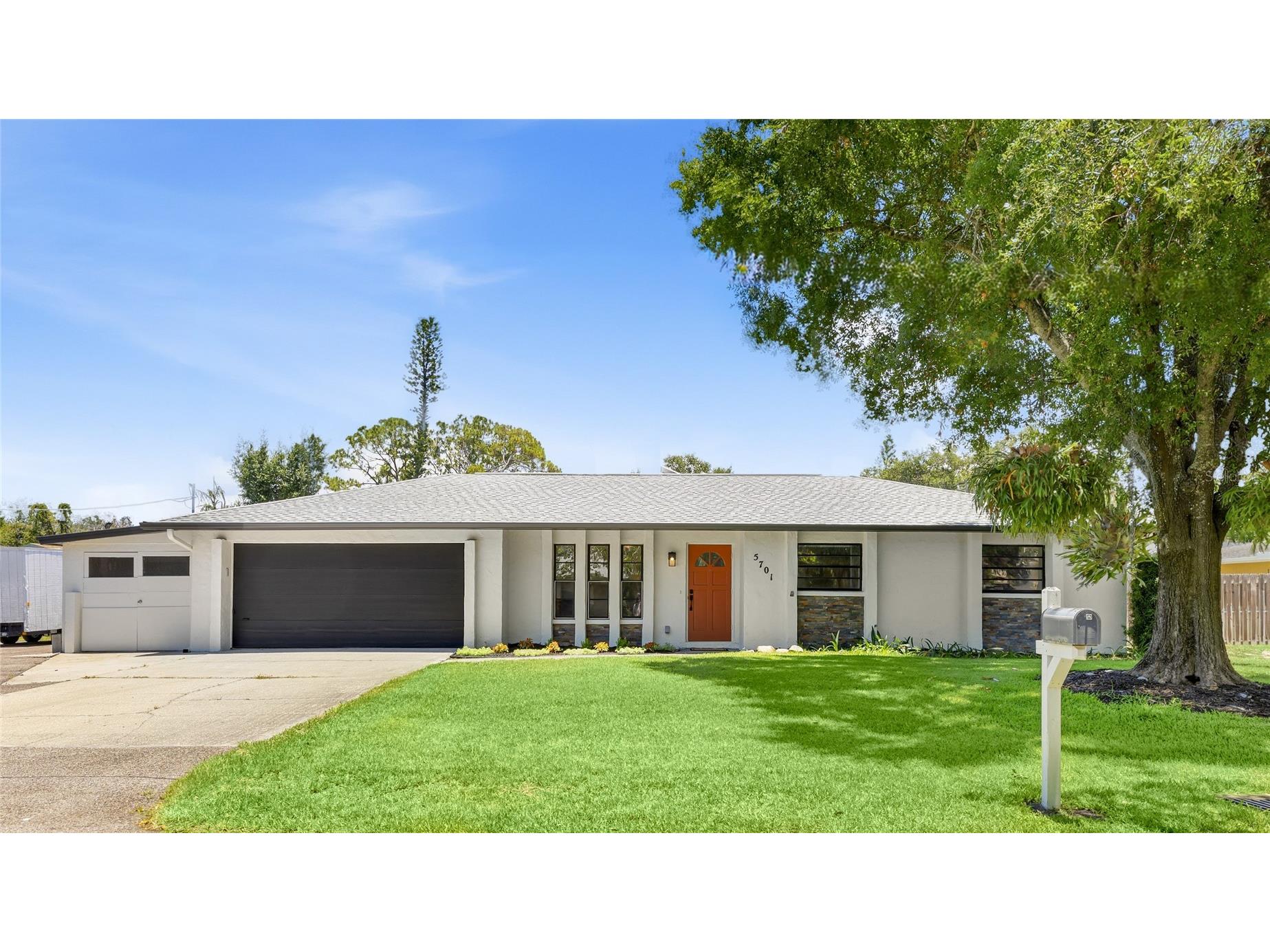 5701 Blount Avenue Sarasota FL 34231 A4697731 image1