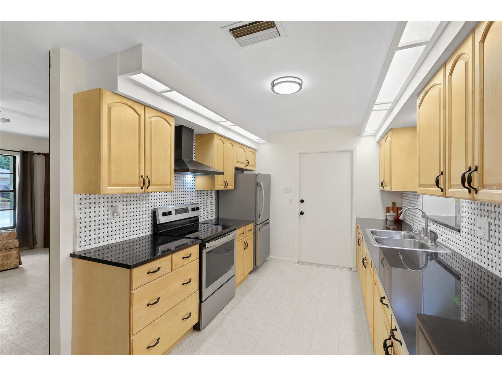5701 Blount Avenue Sarasota FL 34231 A4697731 image8