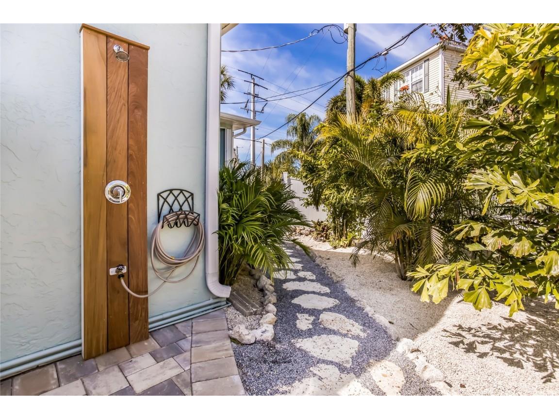 5701 Holmes Boulevard #B Holmes Beach FL 34217 A4664743 image8